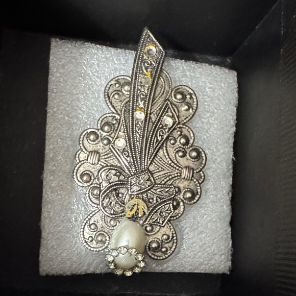 Elegant Vintage Silver and Pearl Brooch - Picture 1 of 6
